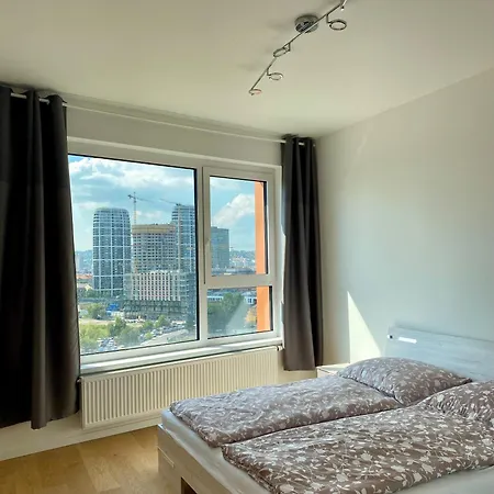 Luxury In Skyscraper With Parking Apartment Bratislava