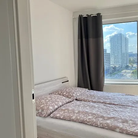 Luxury In Skyscraper With Parking Apartamento Bratislava
